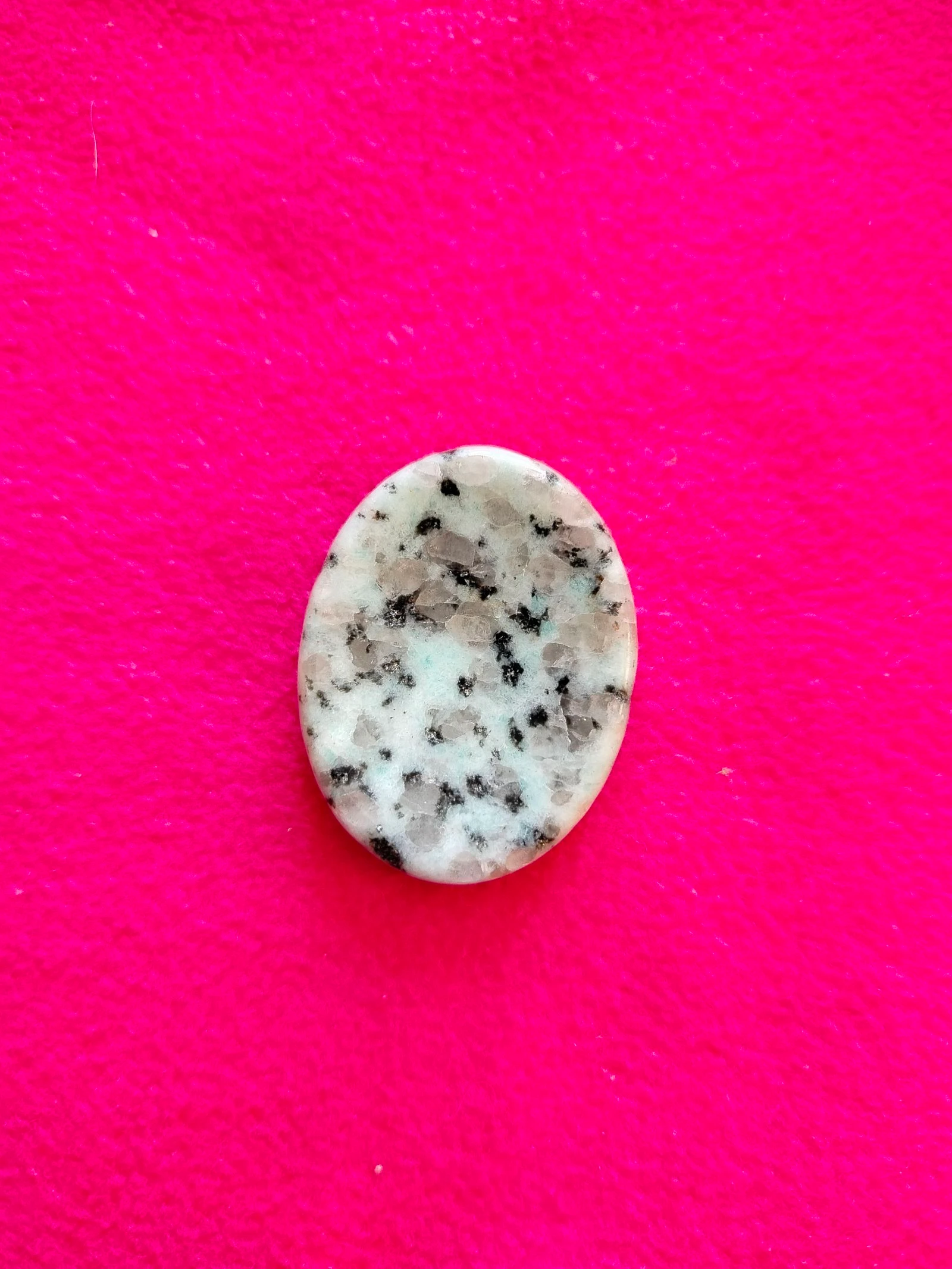 Sesame jasper worry stone polished pocket format pebble – photo 2